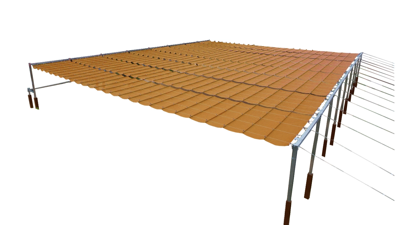 グランドを大きくカバーするサンシェード